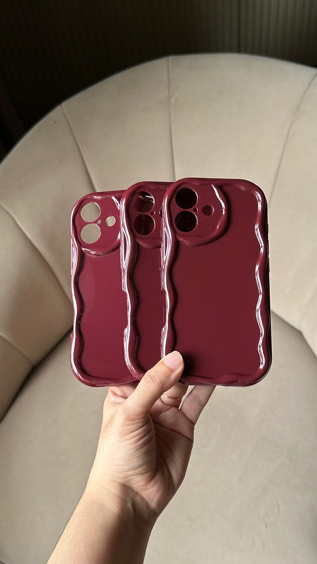 Burgundy 🍷Cherry Wavy Wine Case (FLAT 50% OFF)