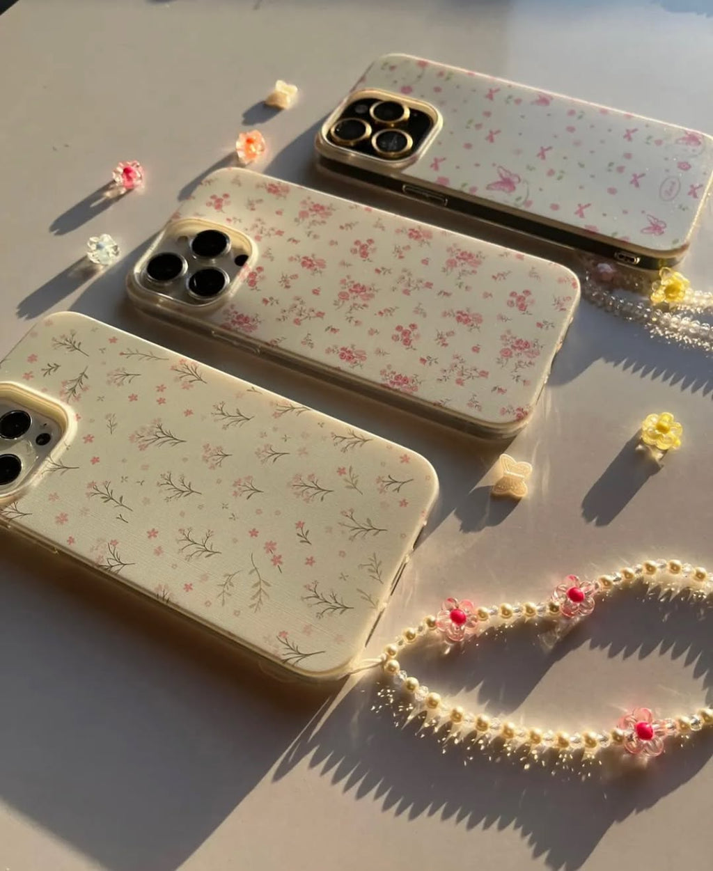 Printed Flowers Charm Case